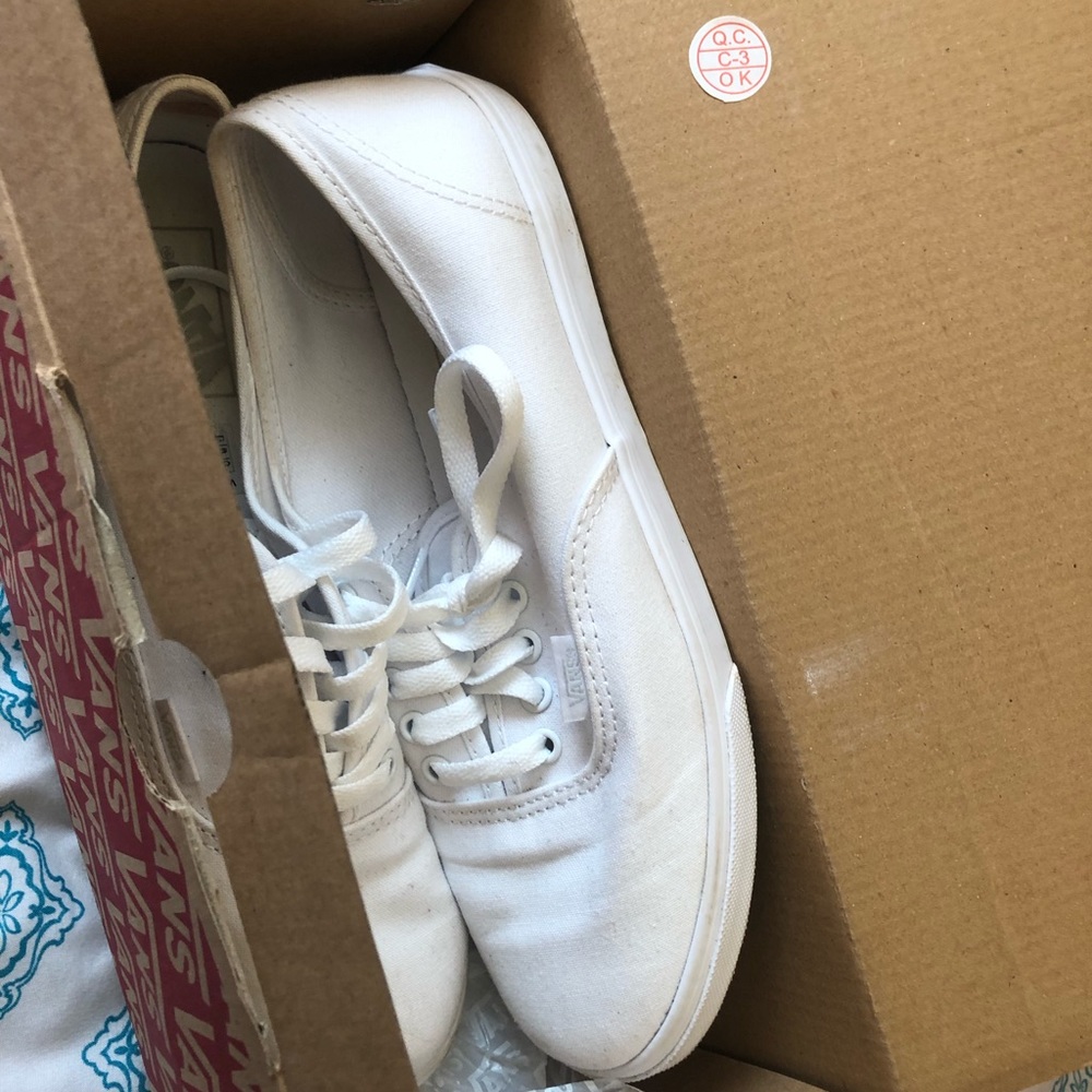 Women’s 8.5 white vans
